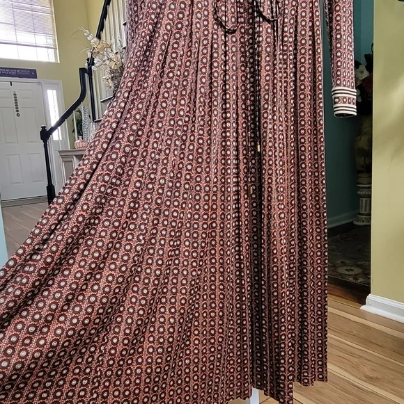 TORY BURCH Silk Blend Pleated Skirt Sun Prints All Over Dress Size Small - Picture 9 of 16